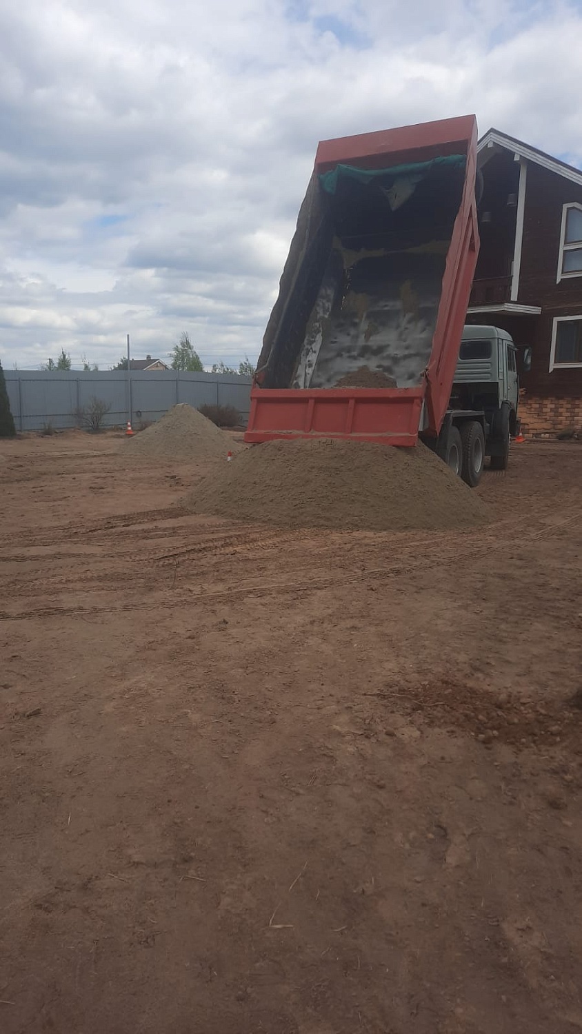 Развоз грунта или песка, планировка, трамбовка