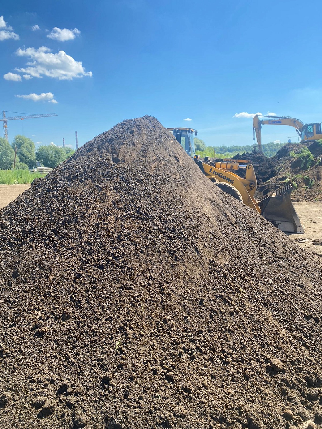 Развоз грунта или песка, планировка, трамбовка